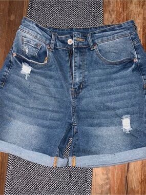 Women’s Size Small 85% Cotton Blue Distressed Jean Shorts